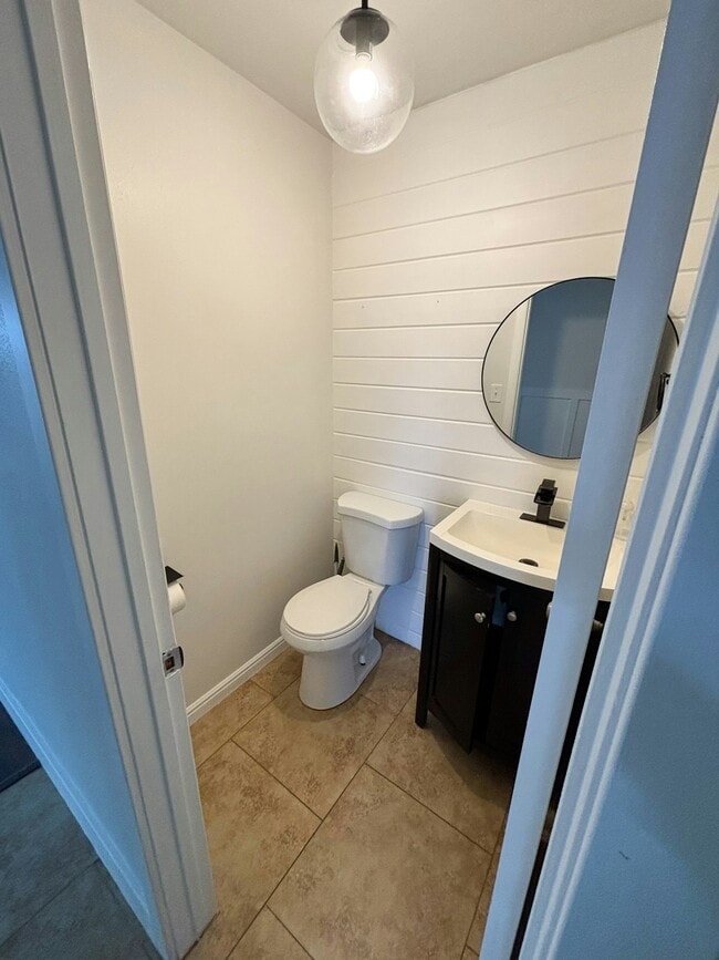 Building Photo - 1657 N 645 W St