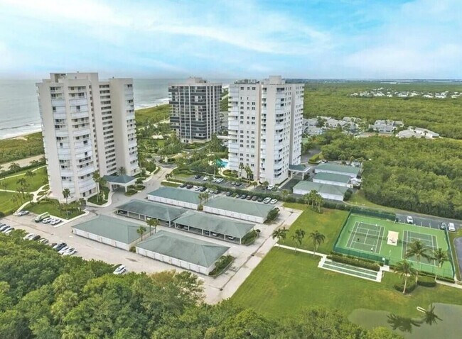 Building Photo - 5049 N Hwy A1A