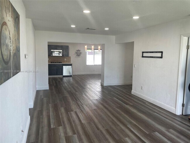 Building Photo - 3500 SW 36th St