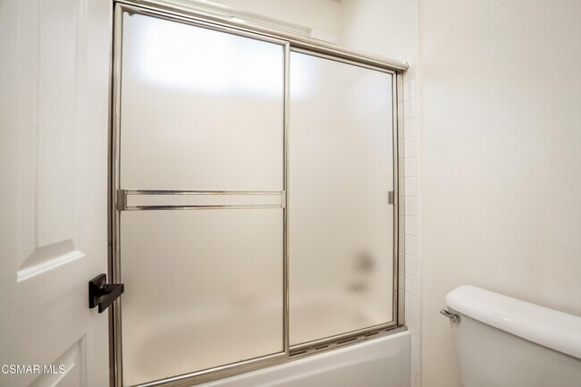 Building Photo - 1004 Lambourne Pl