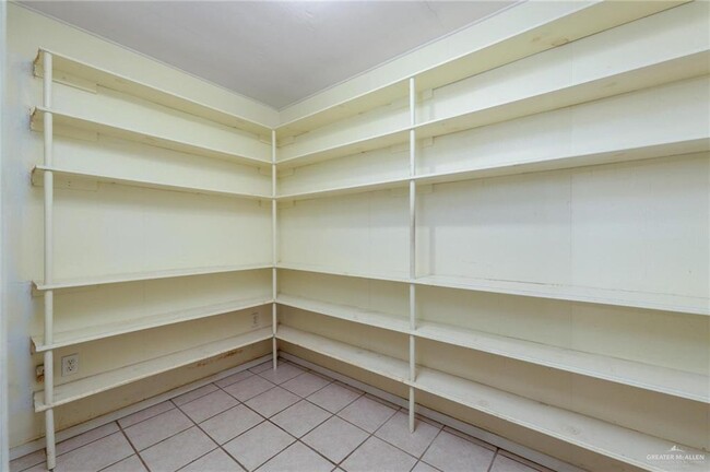 Building Photo - 2625 Village Dr