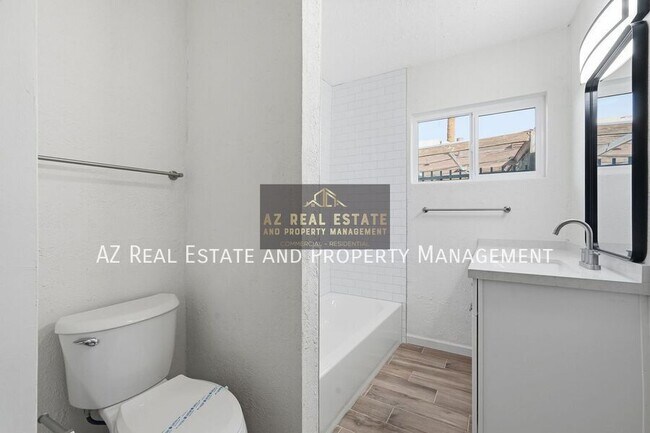 Building Photo - 1804 E Coronado Rd