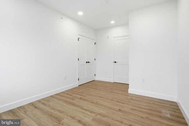 Building Photo - 100 W Front St