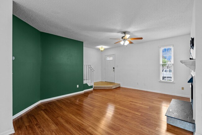 Building Photo - Stunning 2-bed condo in Virginia Beach