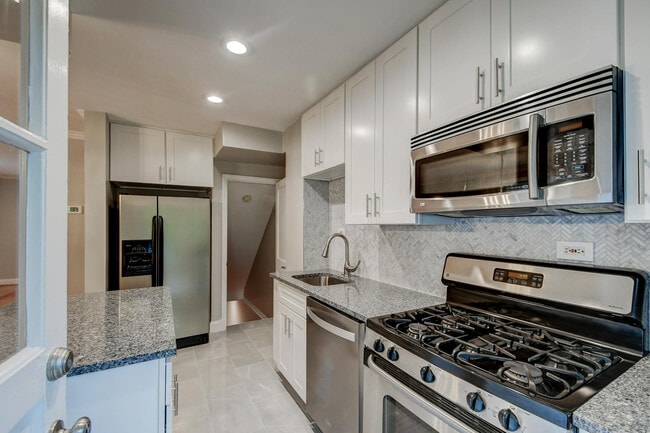 Building Photo - 8451 Water Oak Rd