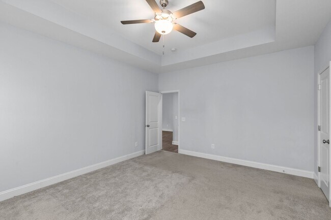 Building Photo - 3 bedroom 2 bathroom with a bonus room