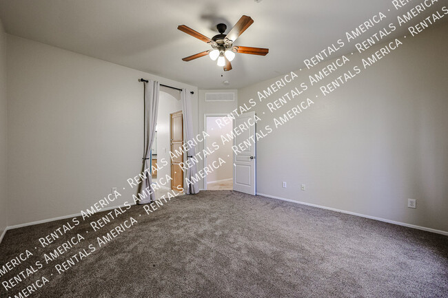 Building Photo - Fincher Farms 3 bed / 2 bath Home
