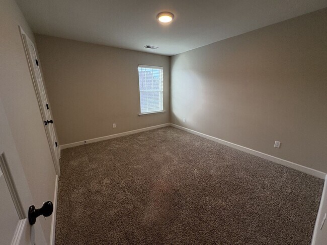 Building Photo - 2113 Metcalf Wy