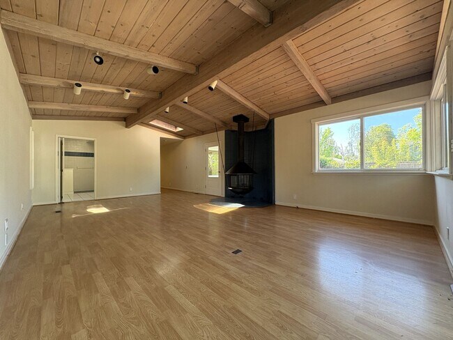 Building Photo - Charming 4-Bedroom Palo Alto Home with ADU...