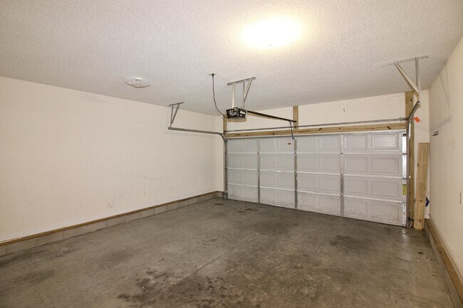 Building Photo - Great 3 bed + bonus house in Aberdeen