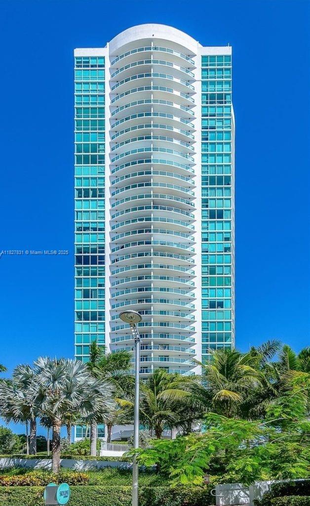 Building Photo - 2101 Brickell Ave