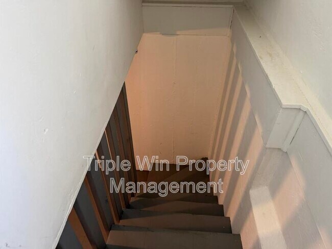 Building Photo - 8015 Aline Ave