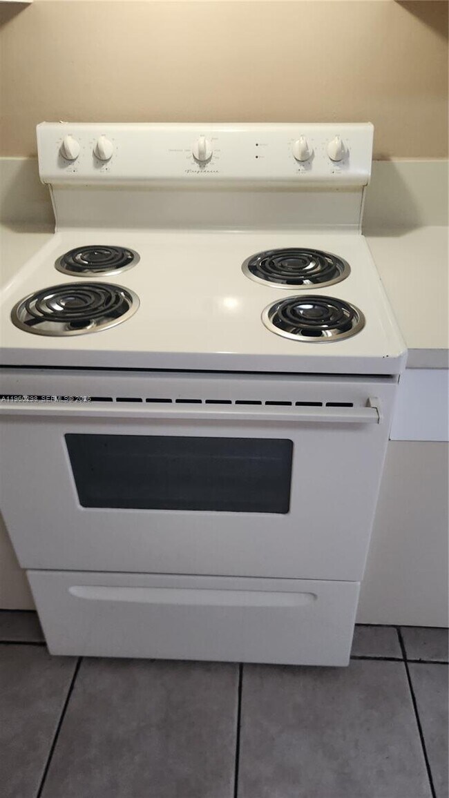 Building Photo - 8260 SW 149th Ct