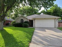 Building Photo - 3015 Scenic Glen Dr
