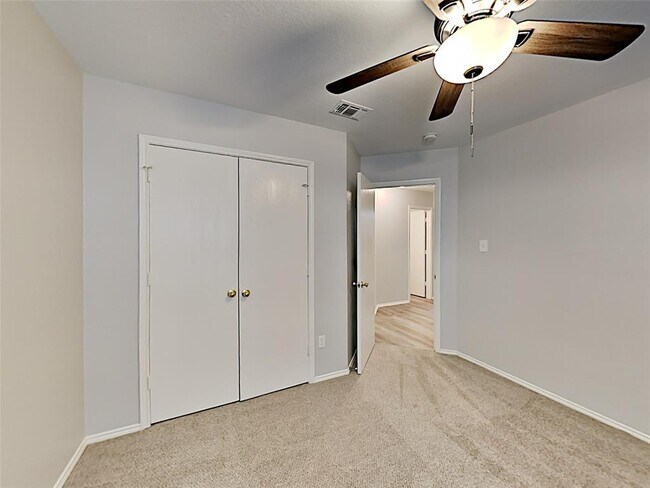 Building Photo - 705 W Colony Dr