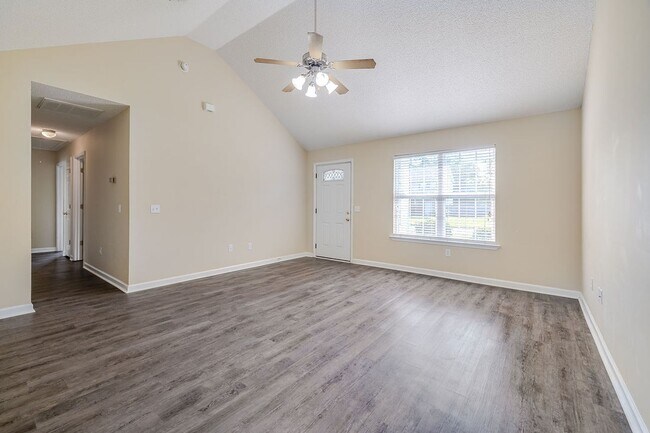 Building Photo - Move-In Ready 3-Bedroom Home with Fenced Backyard in Guyton!