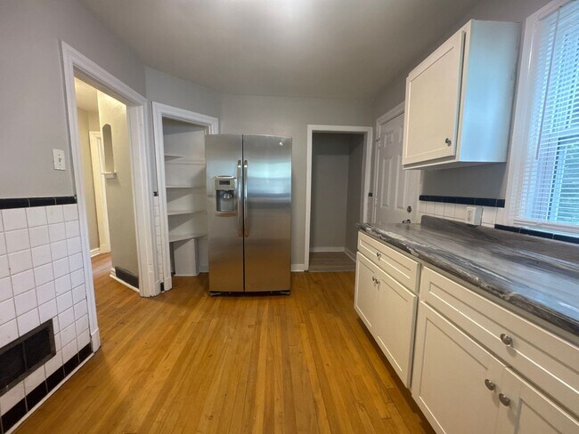 Building Photo - Stunning 3-Bedroom Home with Spacious Fenc...