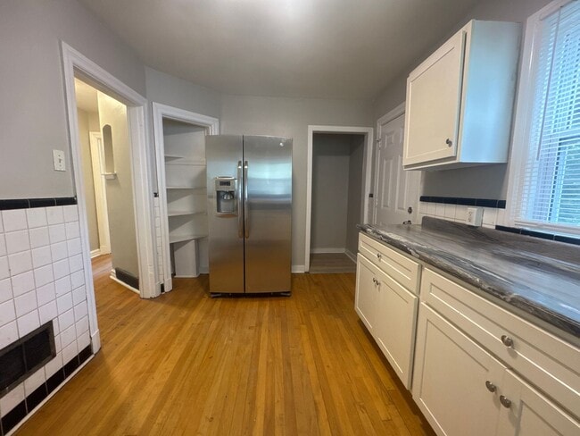Building Photo - Updated 3 Bed 1 Bath w/Large Yard