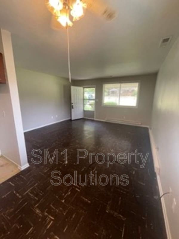 Building Photo - 2212 Willow Rd