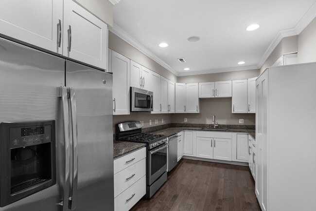 Building Photo - Upper Fells Point Townhouse - 3+ Bedrooms,...