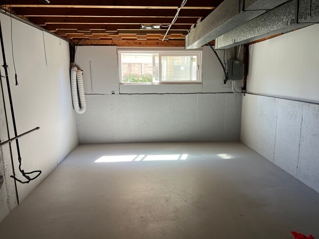 Building Photo - 385 Dover Ln