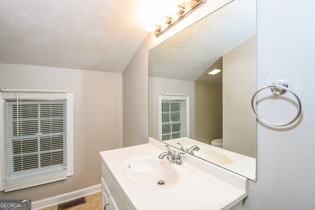 Building Photo - 3332 Chesterfield Ct
