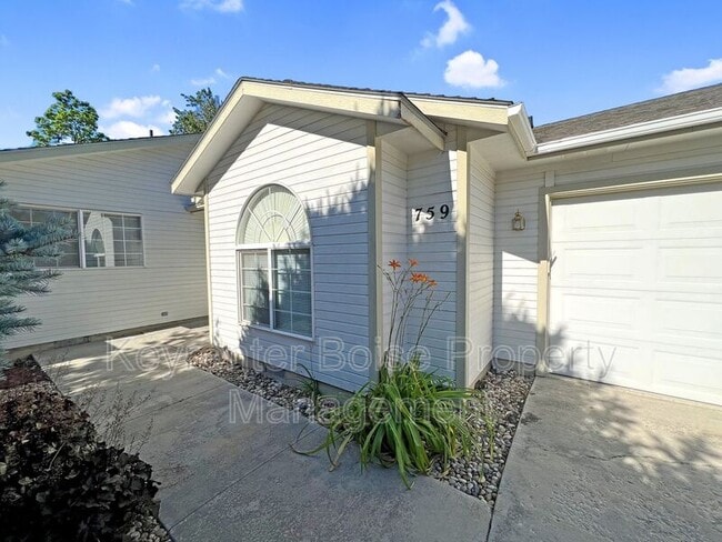 Building Photo - 759 S Coral Pl