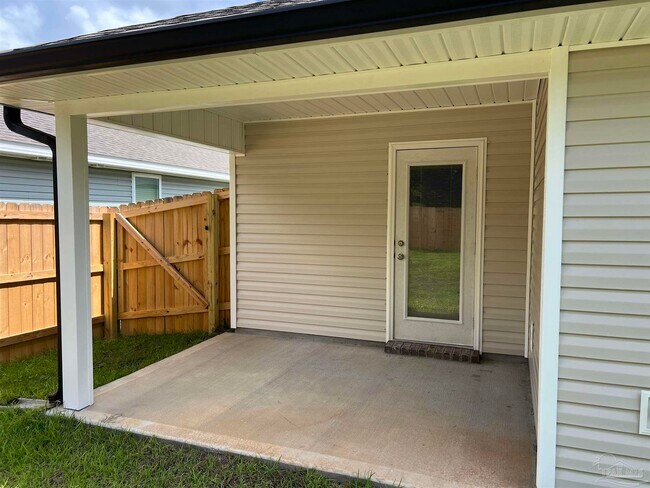 Building Photo - 5273 Peach Dr