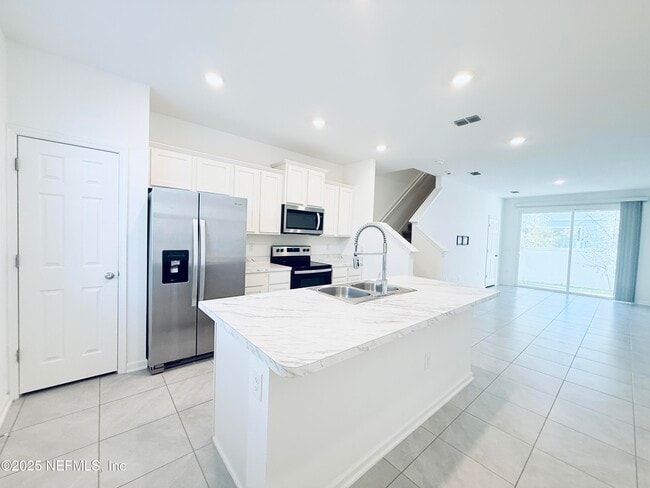 Primary Photo - 8334 Zenith Cir