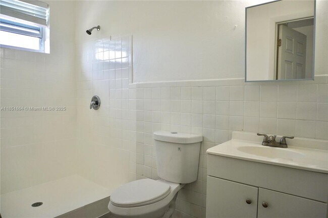 Building Photo - 501 SW 6th Ct
