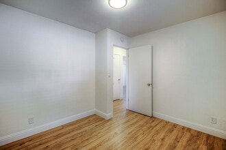 Building Photo - 801 W 9th St
