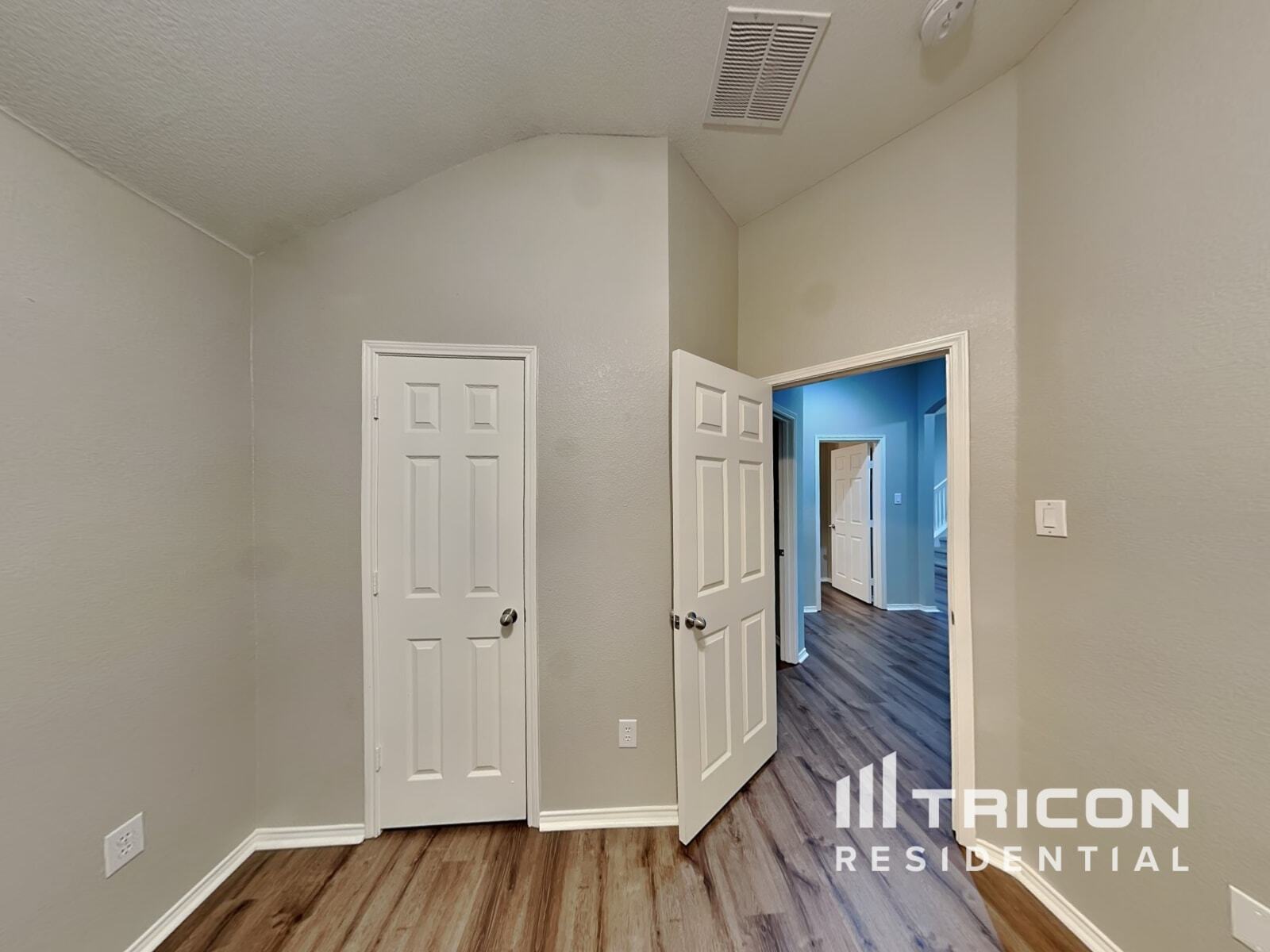 Building Photo - 630 Azalea Dr