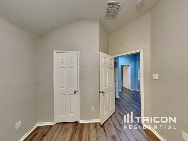 Building Photo - 630 Azalea Dr