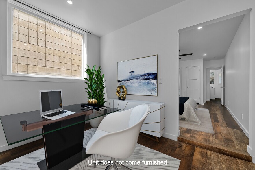 Unit A Bonus Room - 905 Manhattan Beach Blvd