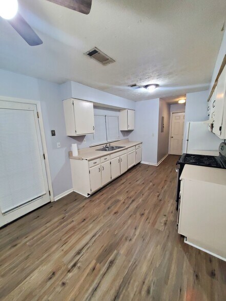 Building Photo - 8877 Burnham Way