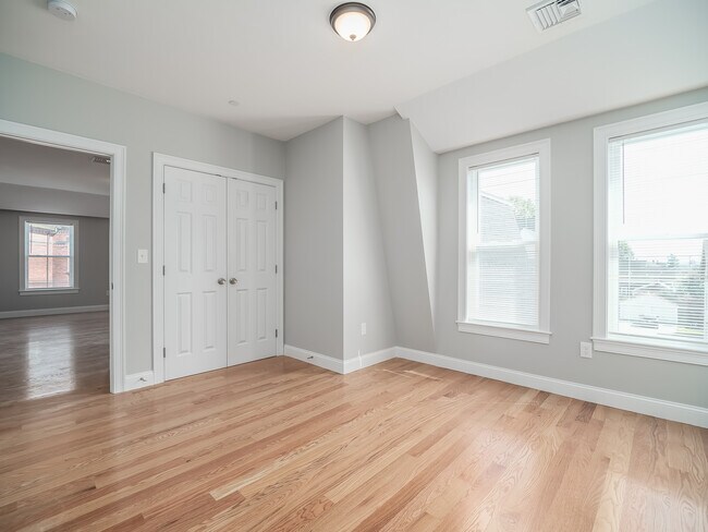 Building Photo - 7 Lowell St