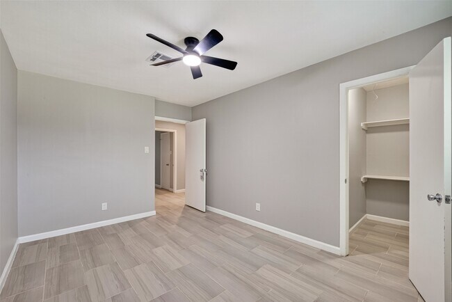 Building Photo - 7607 Tanager St
