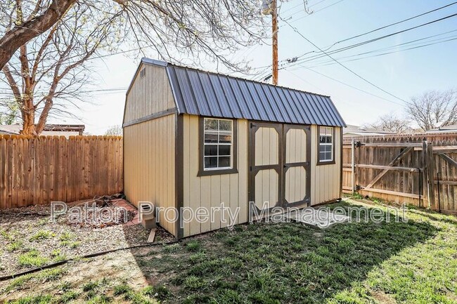 Building Photo - 7902 Gerald Dr