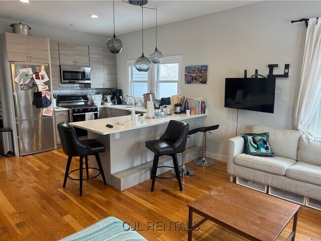 Building Photo - 9 Harding St