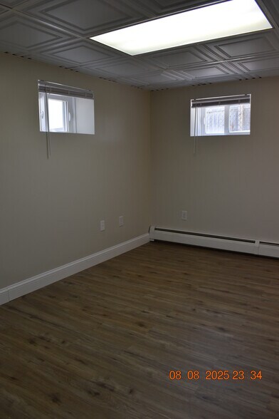 Building Photo - 13 Carman St
