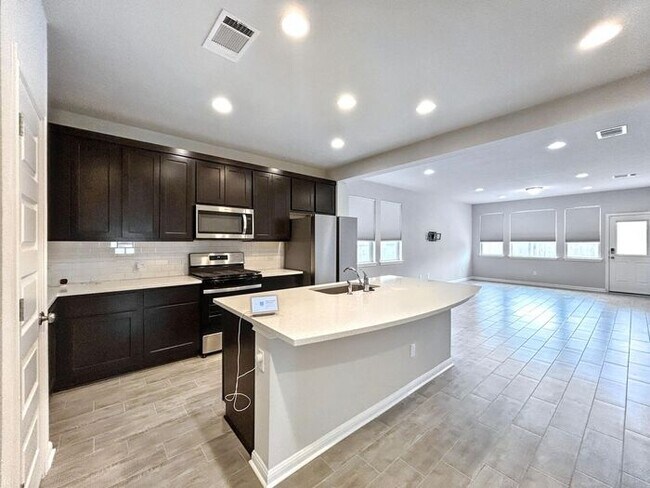 Building Photo - 3-Bedroom Home in a Quiet Neighborhood wit...