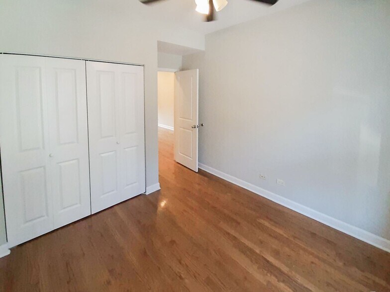 Building Photo - 855 W Cornelia Ave