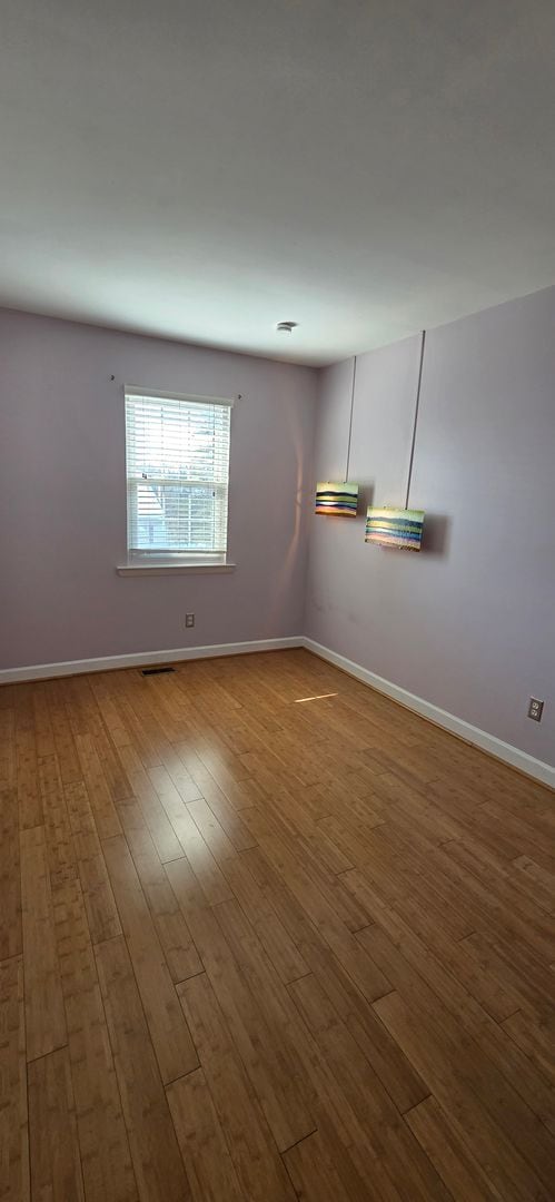 Building Photo - 3 Level Townhome Located in Silver Spring