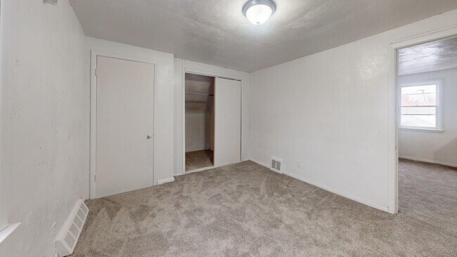 Building Photo - 3863 E 154th St