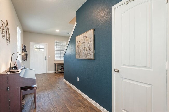 Building Photo - 205 Strand Ln