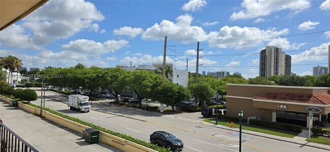 Building Photo - 20201 NE 29th Ct