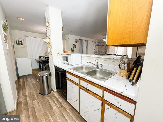 Building Photo - 13560 Lord Sterling Pl