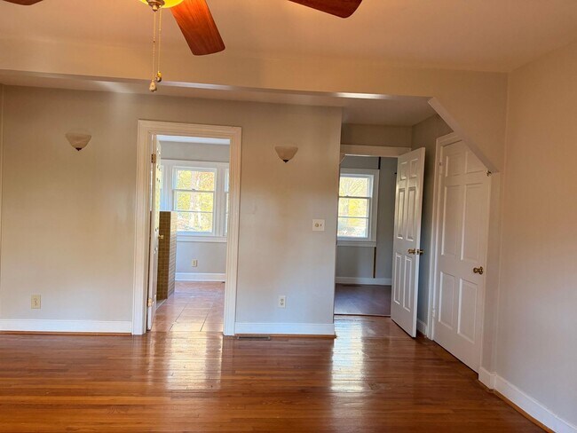 Building Photo - AVAILABLE NOW!