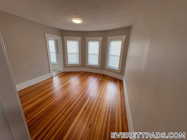 Building Photo - 85 Swan St