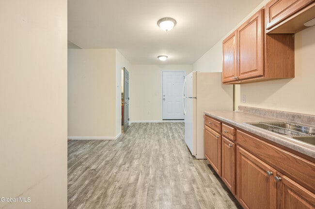 Building Photo - 281 Main St